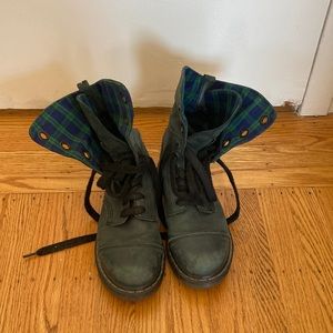 Dr Martens dark green plaid lace up boots size 7